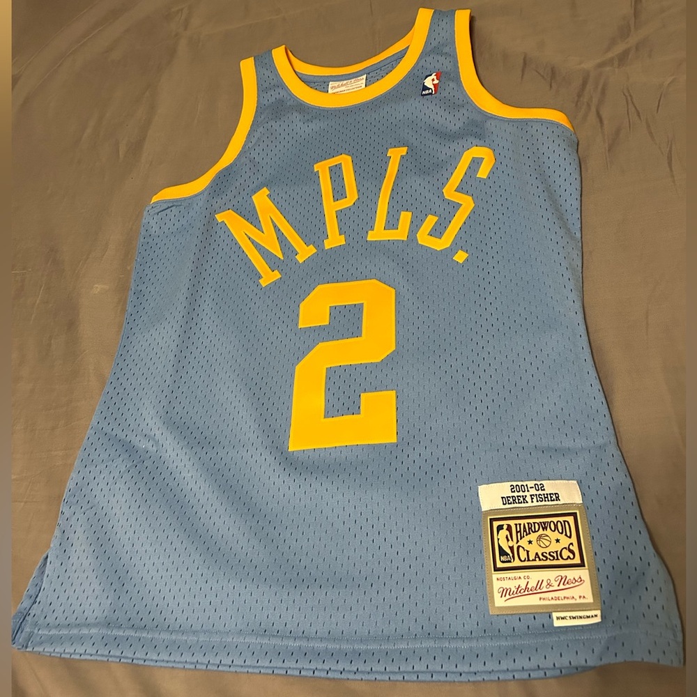 Mitchell & Ness Hardwood Classics MPLS “lakers”
Derek Fisher Swingman jersey